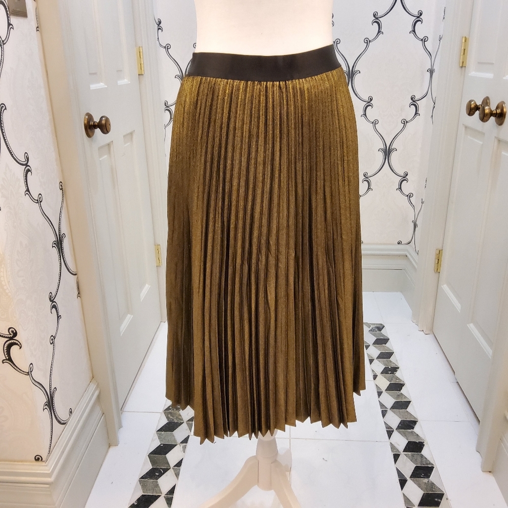 Gold pleated skirt